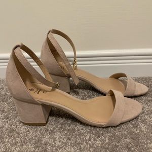Size 7 nude block heel